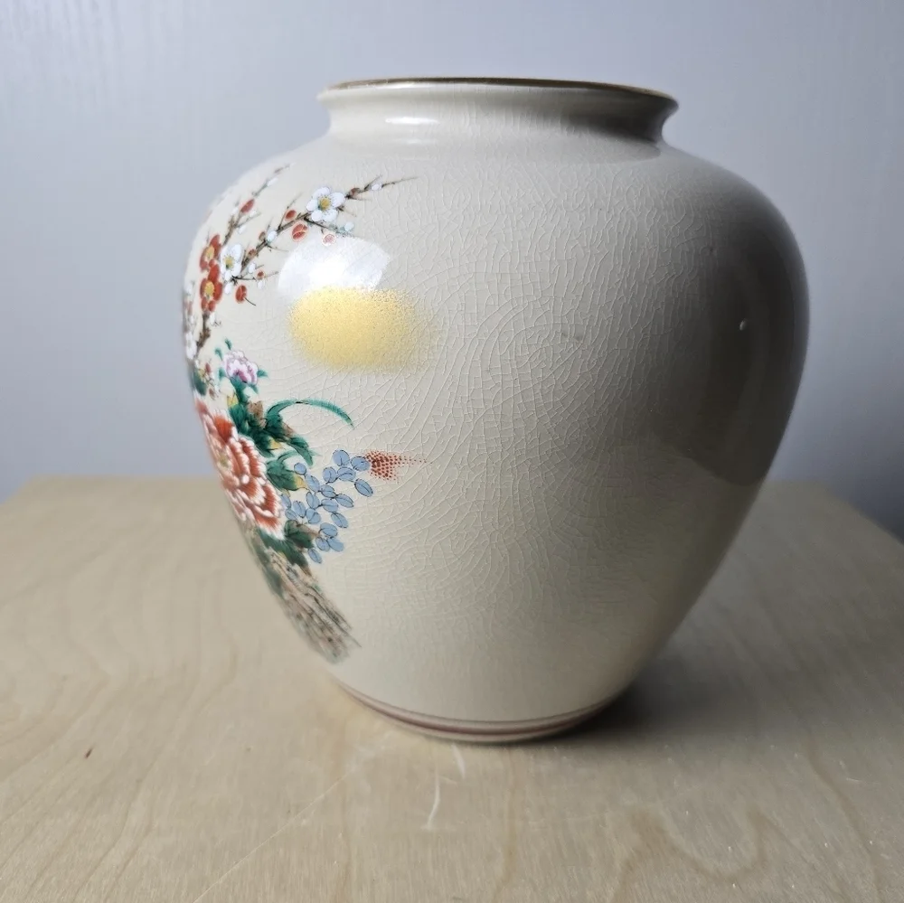 Kutani Ware Vase Pottery Jar With Flowers and Birds